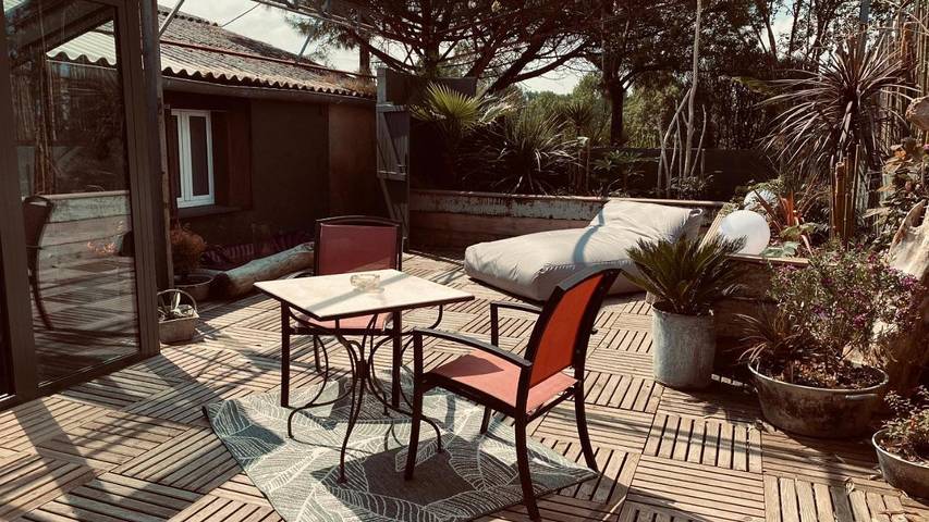 Location de vacances pour 2 personnes, avec jacuzzi ainsi que jardin et piscine à Semussac - 4