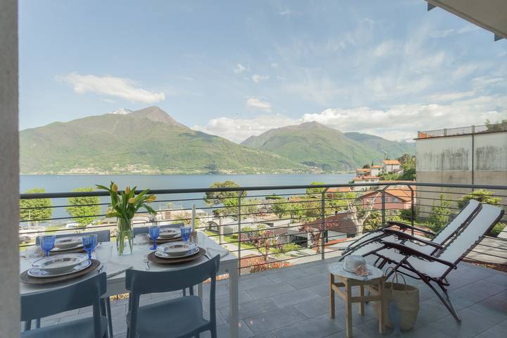 Ferienwohnung für 4 Personen, mit Terrasse und Pool sowie Seeblick in Pianello del Lario