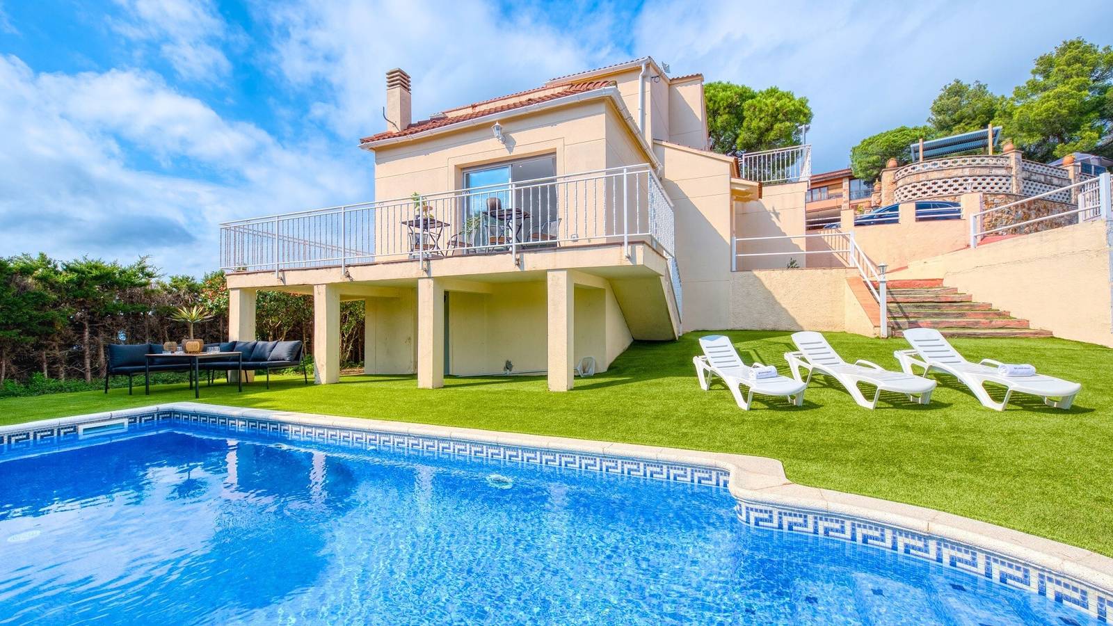 Villa 'Costacabana - La Luna' con vistas al mar, piscina privada y Wi-Fi in Roca Grossa, Lloret de Mar