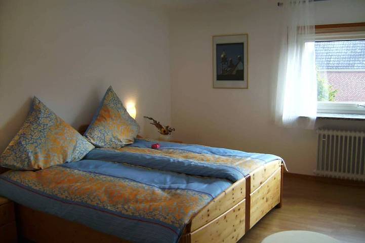 Ganze Wohnung, 4 - **** Wohnung, großer Garten und Terrasse mit Strandkorb; ruhige Umgebung in Heiligenhafen, Ostholstein