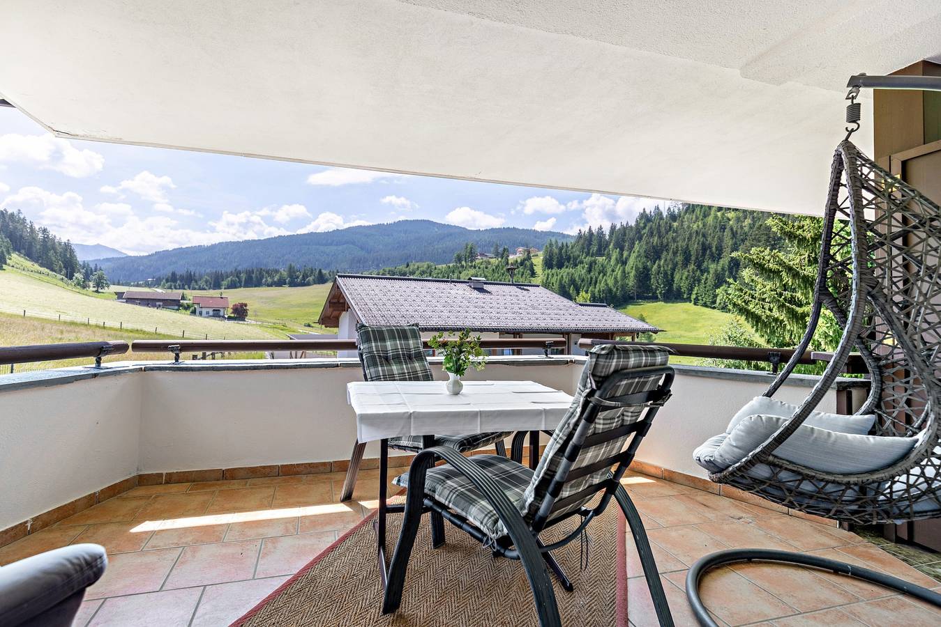 Doppelzimmer 1 im Gästehaus Elisabeth mit Bergblick, Gemeinschaftspool und Wlan in Radstadt, Ski Amadé