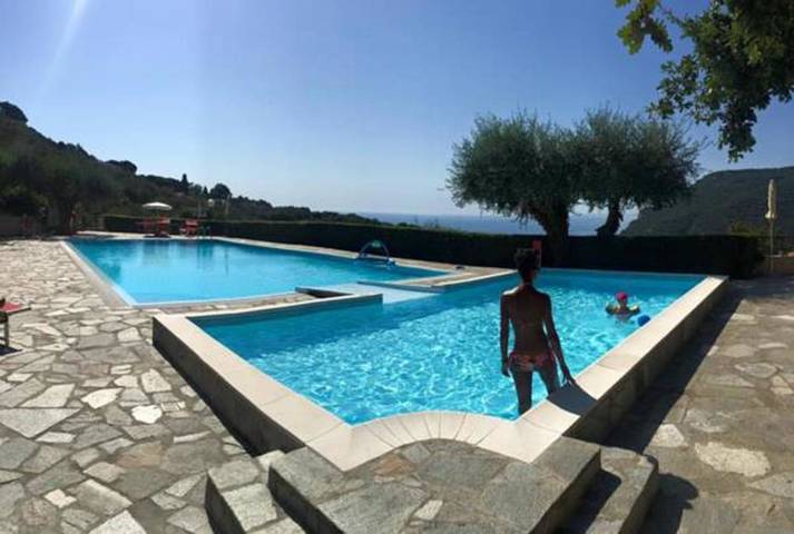 Ferienhaus mit Meerblick für 5 Personen, mit Pool und Garten sowie Kinderpool und Ausblick, kinderfreundlich