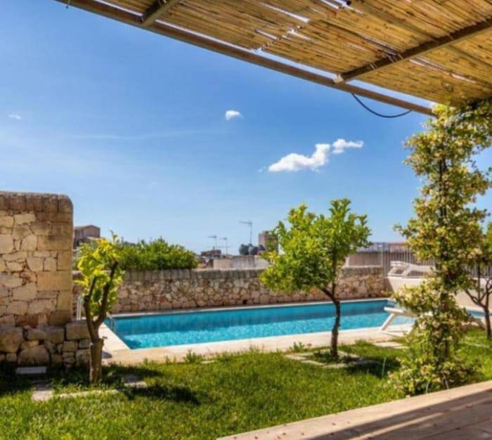 Chambre d’hôte pour 5 personnes, avec jacuzzi ainsi que jardin et piscine, adapté aux familles à Noto - 4