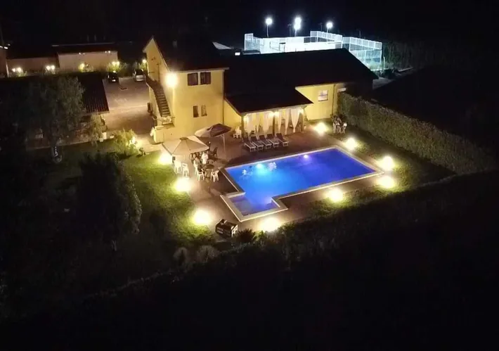 Casa de familia para 2 personas, con piscina y jardín - 1