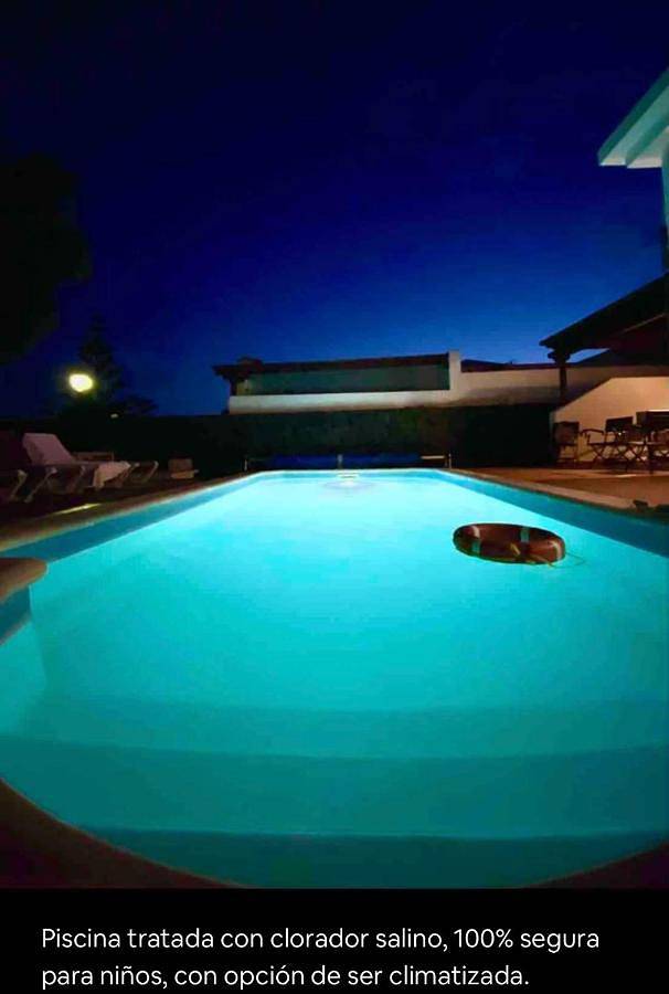 Chalet para 7 personas, con jardín además de piscina y jacuzzi en Lanzarote