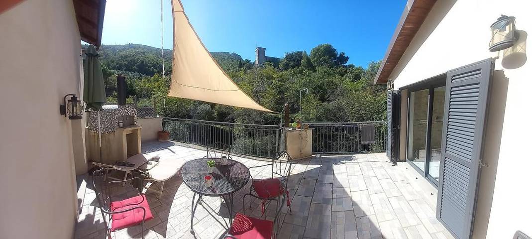 Location de vacances pour 4 personnes, avec vue et jardin à Cisano sul Neva - 2