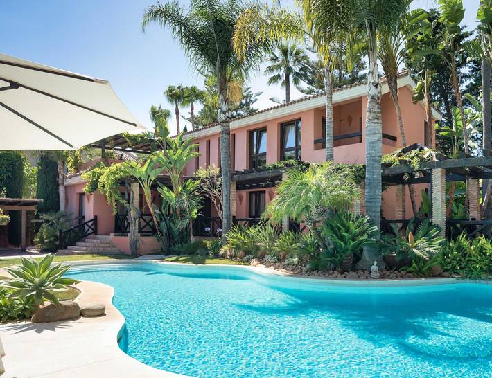Villa for 10 people, with pool and garden, child-friendly in Marbella Centre