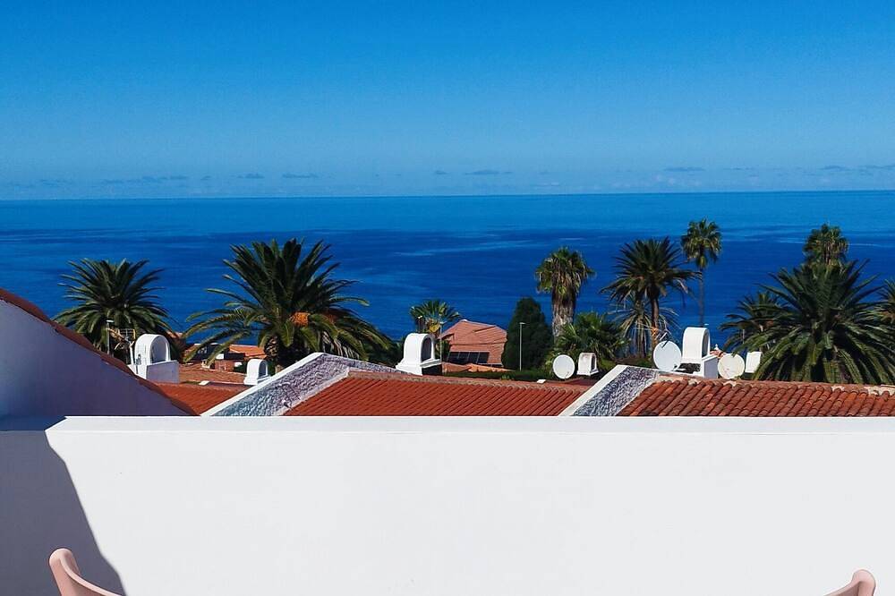 Entire apartment, Attic chalet with Private Terrace , sea and sunset views in Playa de los Roques, Los Realejos