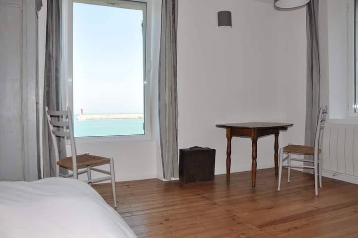 Direkt am Meer, außergewöhnliche Aussicht, Charme, Kamin und High-End-Komfort, 100m2 in Port-en-Bessin-Huppain, Bayeux und Umgebung