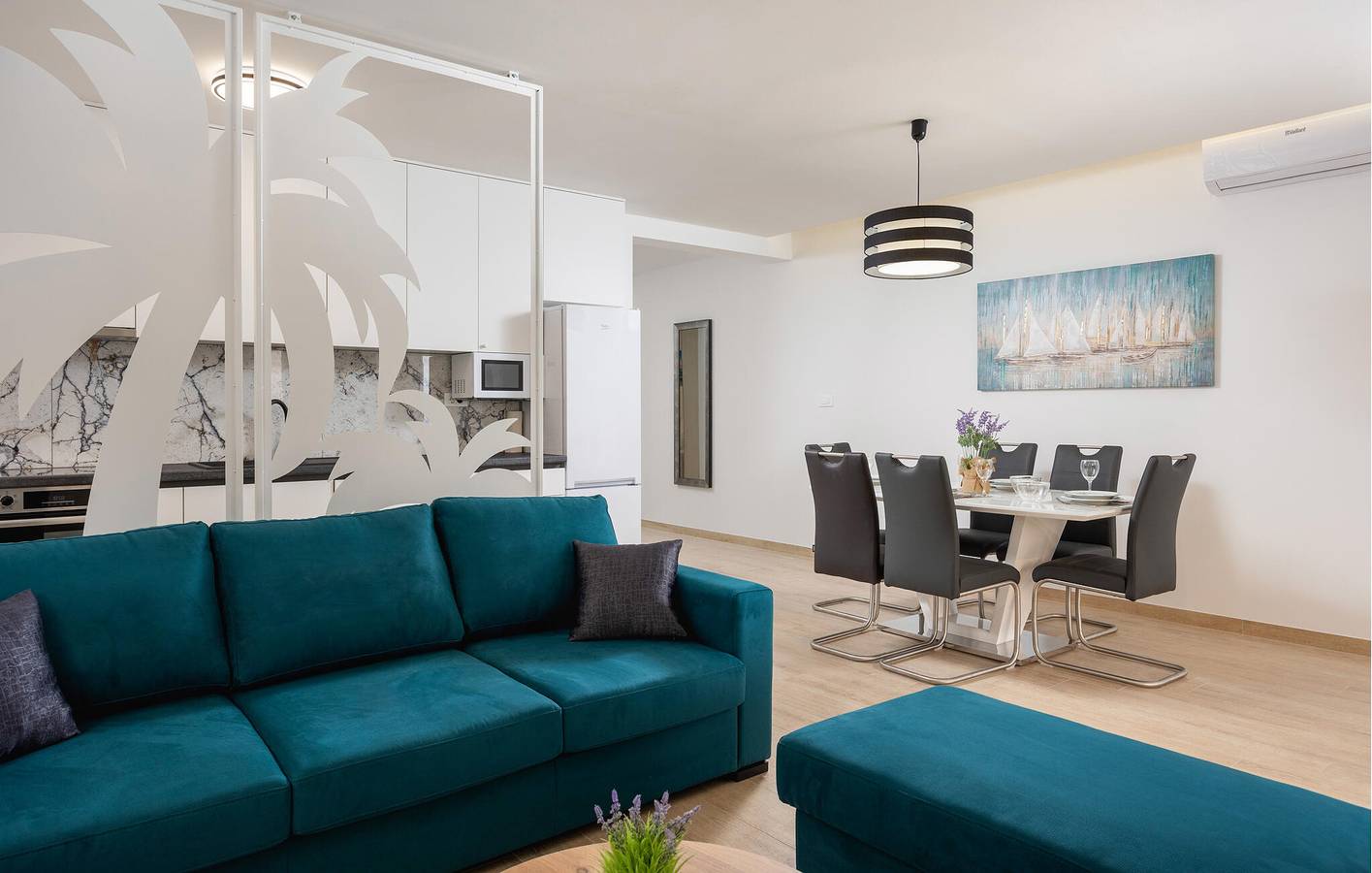 Entire holiday apartment, Charming 1-Bedroom Apt with Pool & Terrace, 500m to Beach in Grljevac (Podstrana), Podstrana