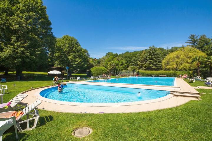 Gîte pour 4 personnes, avec piscine et balcon, animaux acceptés dans Ispra - 2