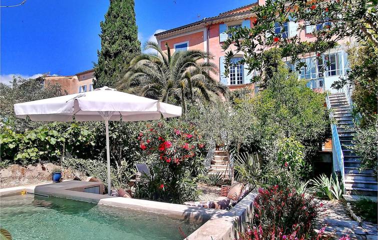 Entire holiday apartment, Cozy 70sqm Apartment with Pool & Terrace, Close to Restaurants & River in Nyons, Nyons region