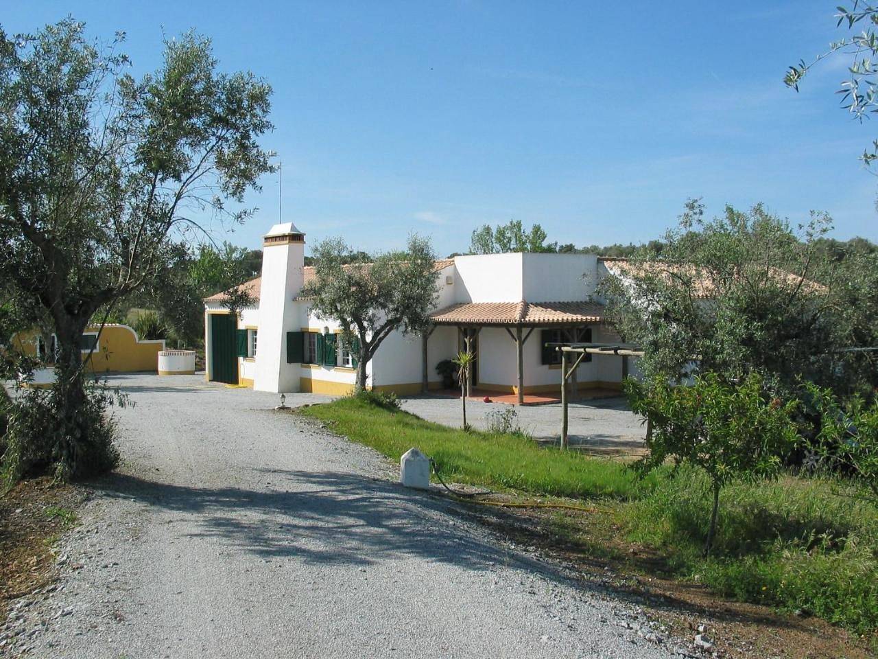 Three-Bedroom House in São Cristóvão, Distrito de Évora