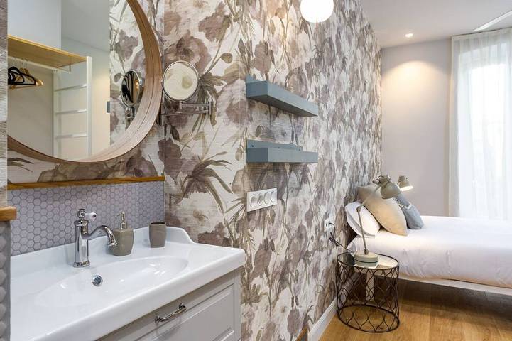 Entire apartment, Always Easy I Alameda in Playa de la Concha, San Sebastian