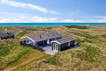 Ferienhaus mit Meerblick für 6 Personen, mit Terrasse und Sauna in Grønhøj Strand