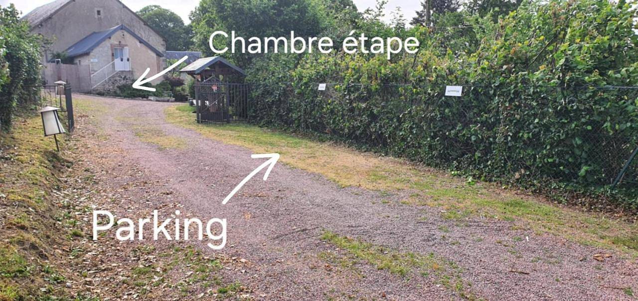 Appartement de vacances entier, Double Room with Private Bathroom in Saint-Vaury, Région de Guéret
