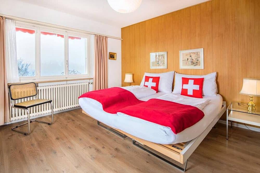 Geheel appartement, Swisshut Stunning Views Alps & Lake - Apart. Lena Down in Sigriswil, Meer van Thun