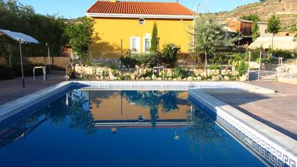 Casa rural para 4 personas, con jardín y piscina en Castilla-La Mancha