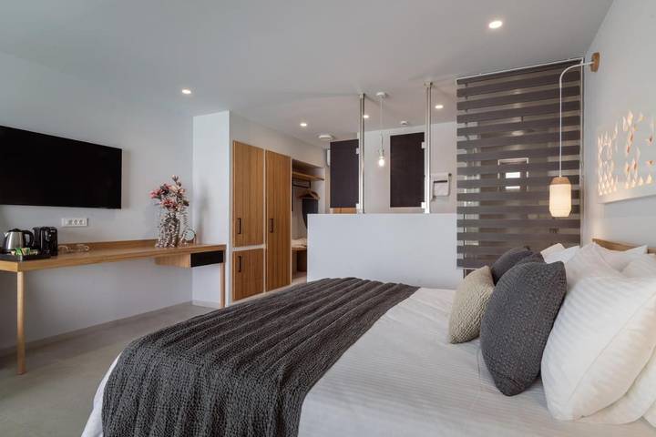 Ferienanlage für 3 Personen, mit Ausblick und Terrasse sowie Pool in Griechenland