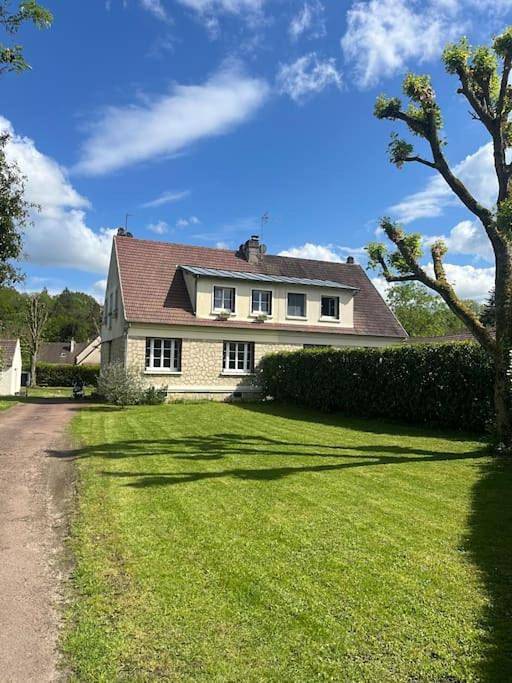Gîte pour 4 personnes, avec jardin à Seraincourt