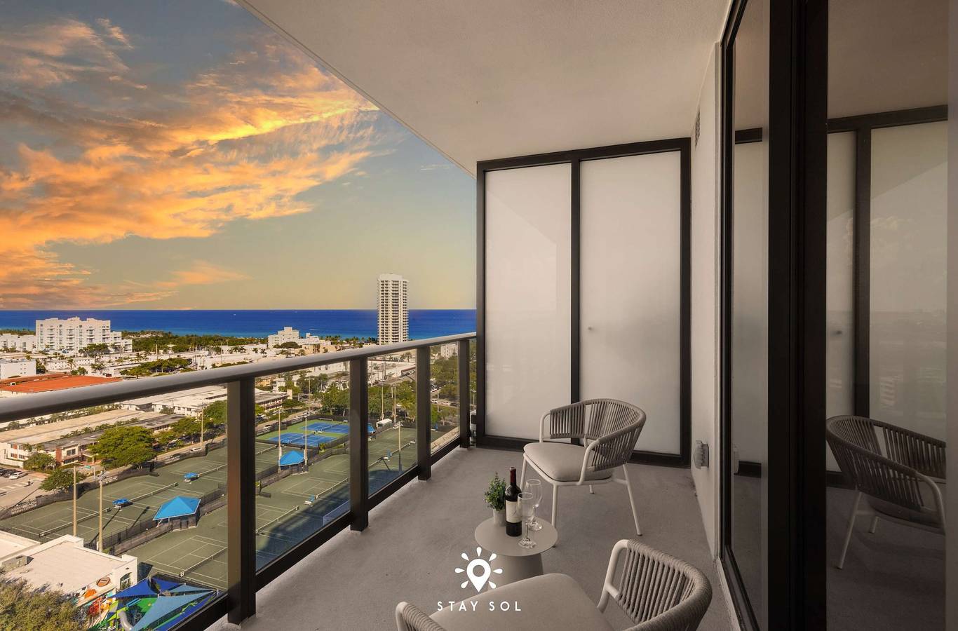 Hel leilighet, Beautiful Apt -Private Balcony Pool in Atlantic Heights, Miami Beach