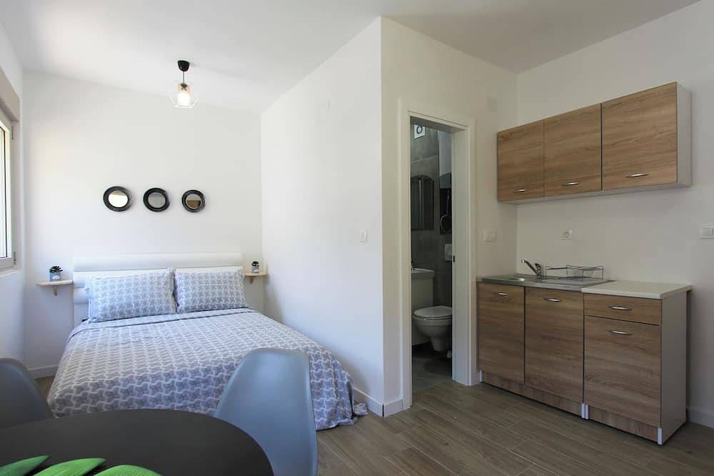 Entire apartment, Studio 32 in Becici in Budva, Opština Budva