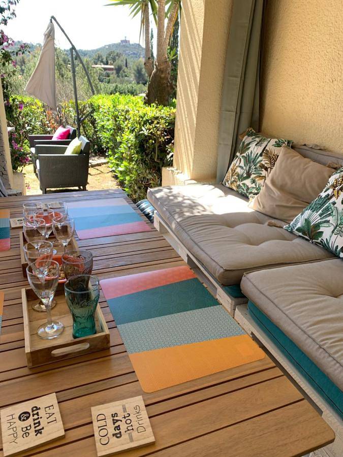 Gîte pour 4 personnes, avec jardin et vue ainsi que bassin pour enfant et piscine, animaux acceptés dans Golf De Cap Esterel - 3