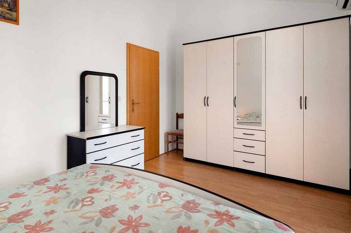 Ganze Wohnung, Apartments Maretić - Apartment mit einem Schlafzimmer und Meerblick A3 in Brodarica, Šibenik-Knin
