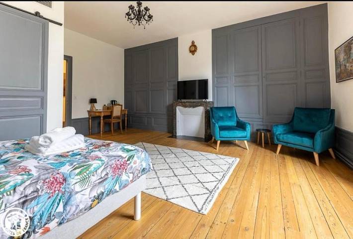 Location de vacances pour 2 personnes, avec vue et jardin à Joze - 2