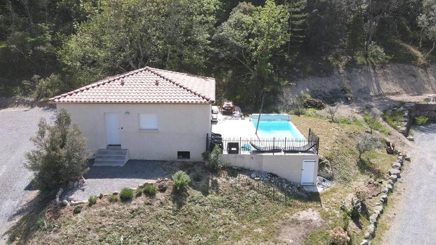 Location de vacances pour 6 personnes, avec jardin ainsi que vue et piscine à Berrias-et-Casteljau - 3