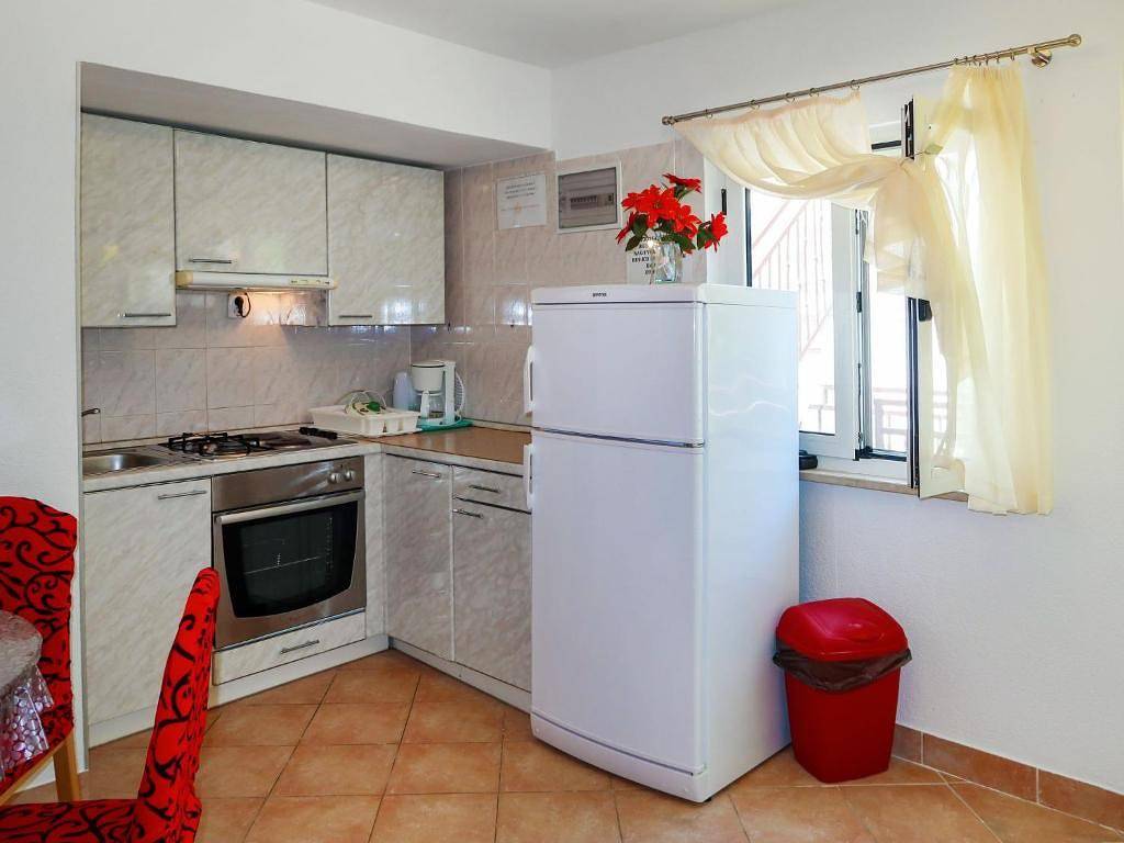 Cały apartament, Apartament wakacyjny dla 4 osób z ogród in Vinisce, Żupania splicko-dalmatyńska