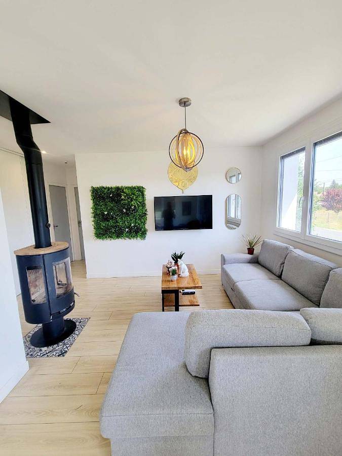 Location de vacances pour 5 personnes, avec jardin ainsi que piscine et vue à Brens - 2