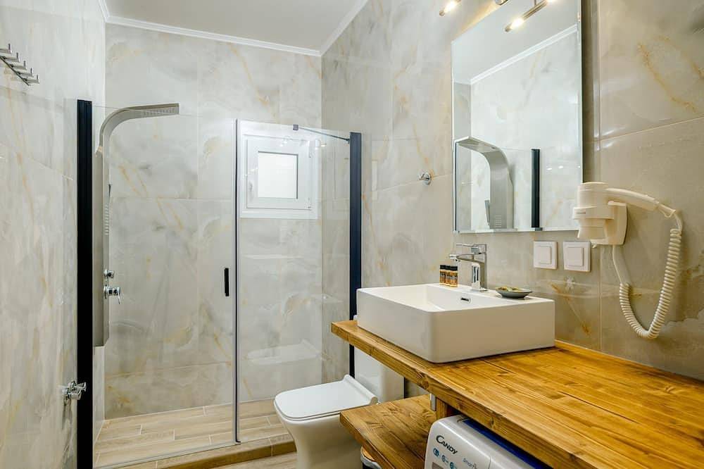 Hel leilighet, Elegant family apartment with kitchen and courtyard in Preveza Prefektur