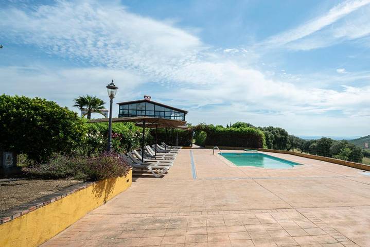 Casa rural para 18 personas, con jardín además de vistas y piscina, Se admiten mascotas en Parque Nacional de Monfragüe - 4