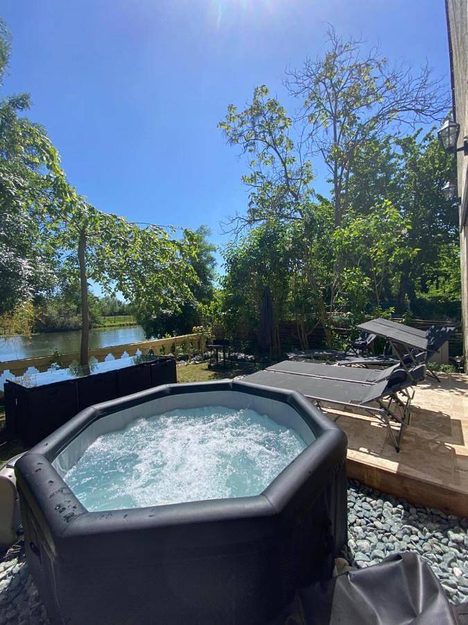 Maison de vacances pour 14 personnes, avec Jacuzzi et Terrasse ainsi que Jardin et Sauna