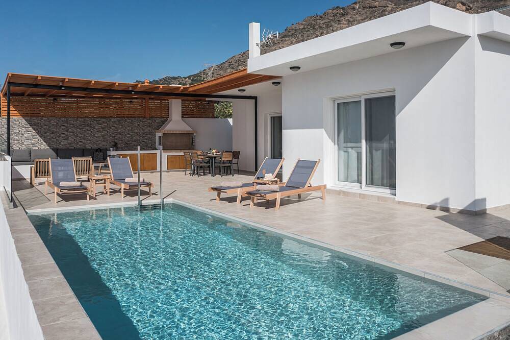 Windless Seaview Villa, with Pool & Hot Tub in Achlia, Kreta Süden