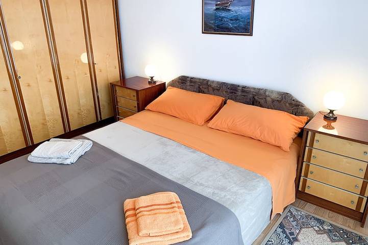 Ganze Wohnung, Helle Wohnung mit Terrasse -3 Personen in Crni molo, Crikvenica