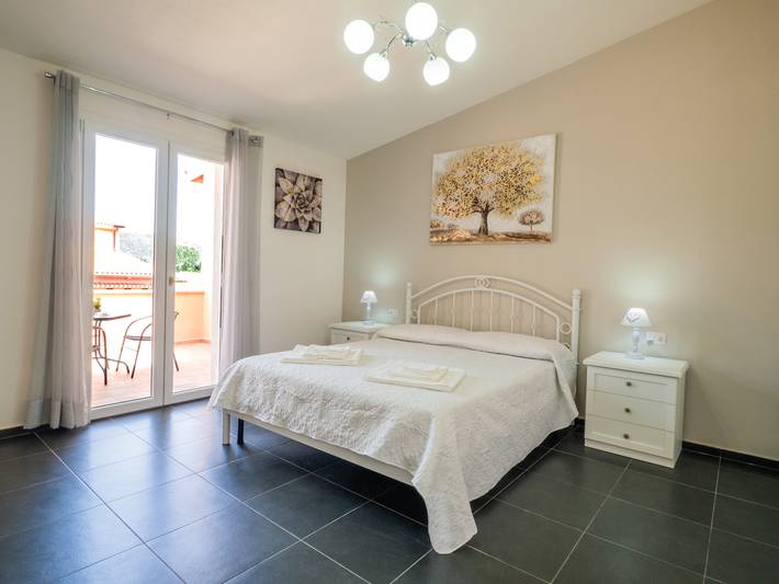 BnB für 10 Personen, mit Terrasse und Ausblick auf Sardinien - 2