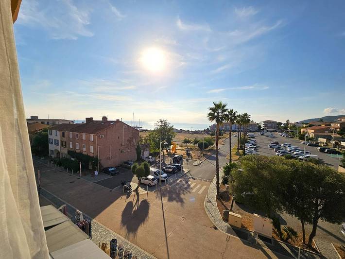 Appartement de vacances pour 4 personnes, avec terrasse et piscine, adapté aux familles - 1