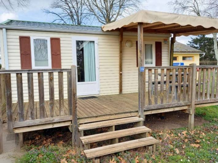 Mobil home pour 4 personnes, avec terrasse à Athée