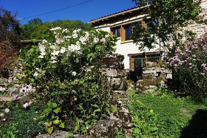 Location de vacances pour 4 personnes, avec Terrasse ainsi que Jardin et Vue à Castelnau-Durban