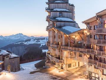 Camping pour 6 personnes, avec sauna ainsi que bassin pour enfant et balcon, animaux acceptés en Haute-Savoie
