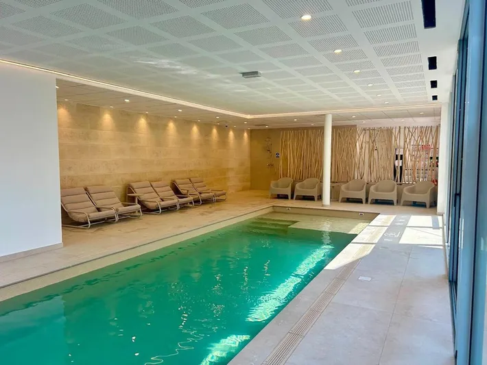 Hotel para 4 personas, con jardín y piscina - 1