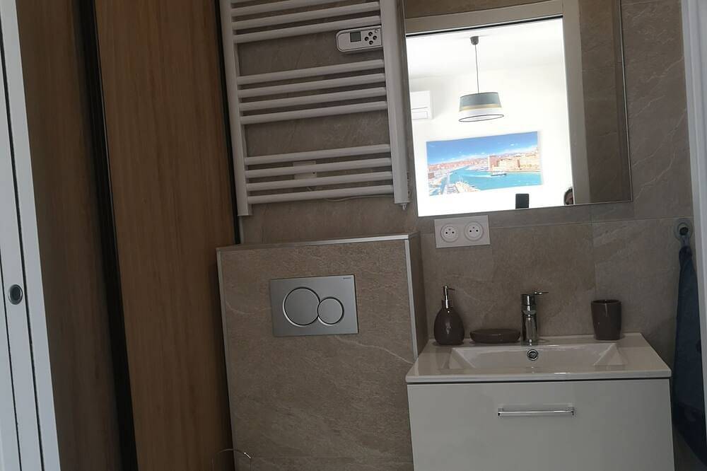 Entire apartment, Comfortable studio for 3 people in Les Pennes-Mirabeau, Aix-en-Provence region
