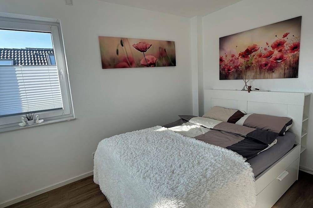 Ganze Wohnung, Modernes deluxe Apartment (93qm) für 4 Personen in Kaarst, nähe Düsseldorf in Kaarst, Niederrhein
