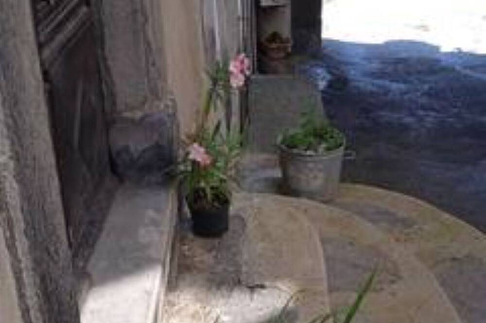 Entire apartment, Seyne 15 minutes from the Serre-Ponçon dam in Seyne, Alpes-de-Haute-Provence