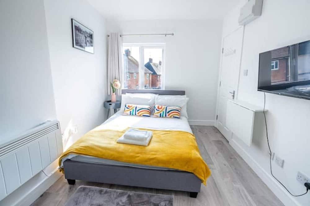 Entire apartment, No 01 small studio flat near Aylesbury stationtown in Aylesbury, Buckinghamshire