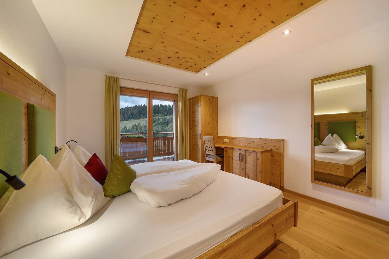 Entire apartment, Thalerhof Apartment Katrin with Wi-Fi, Balcony & Garden in Vöran, Sarntal Alps