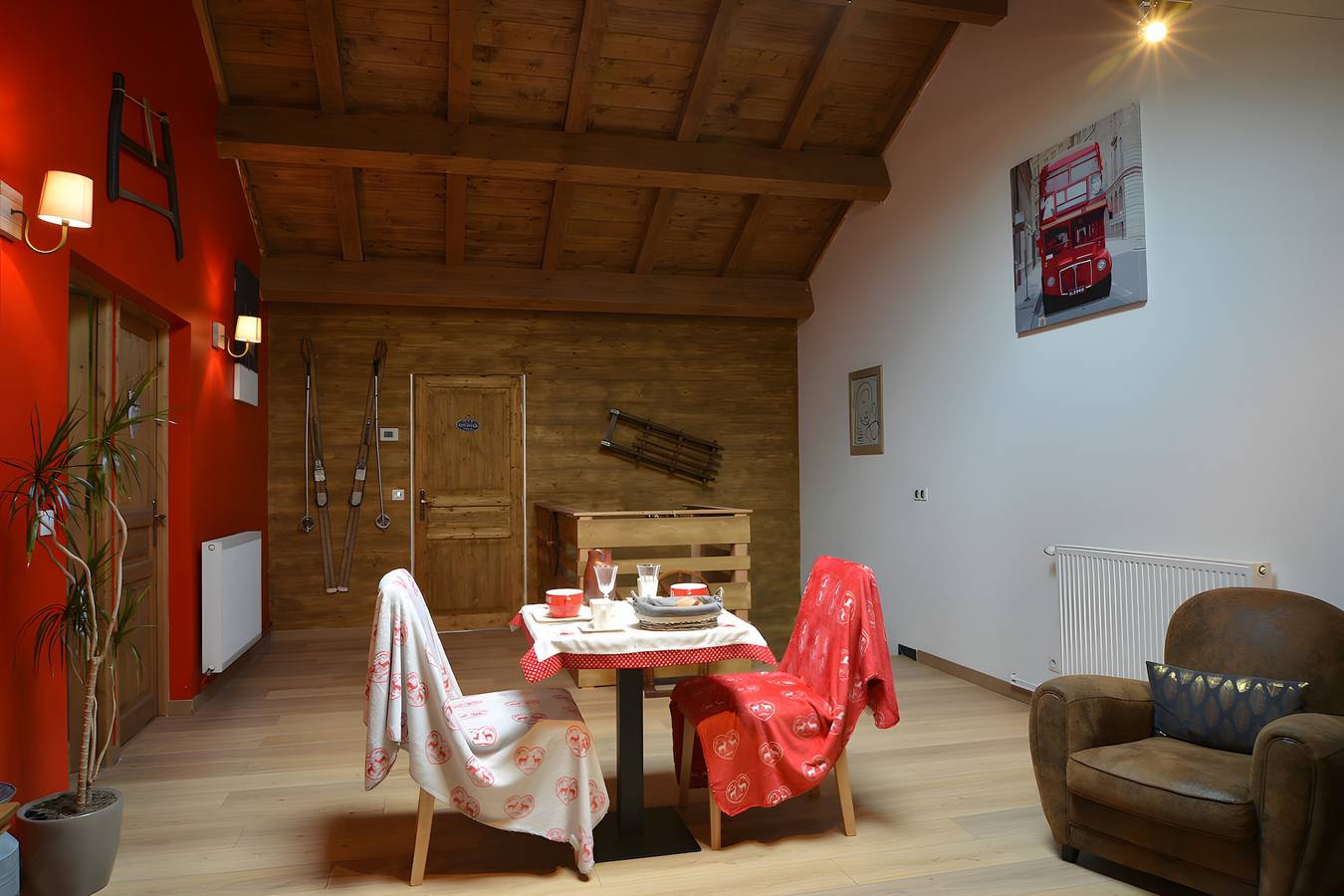Bed and Breakfast 'La Chambre De Jaxel' with Mountain View, Shared Pool and Wi-Fi in Saint-Martin-en-Vercors, Parc naturel régional du Vercors
