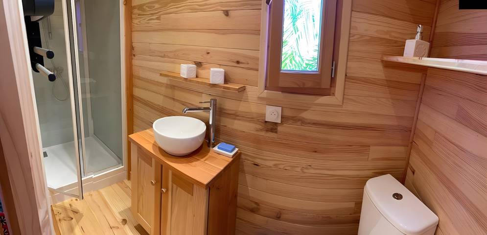 Apartamento vacacional entero, Roulotte Gitane, Tiny House con terraza privada in Aigues-Mortes, Côte d'Améthyste